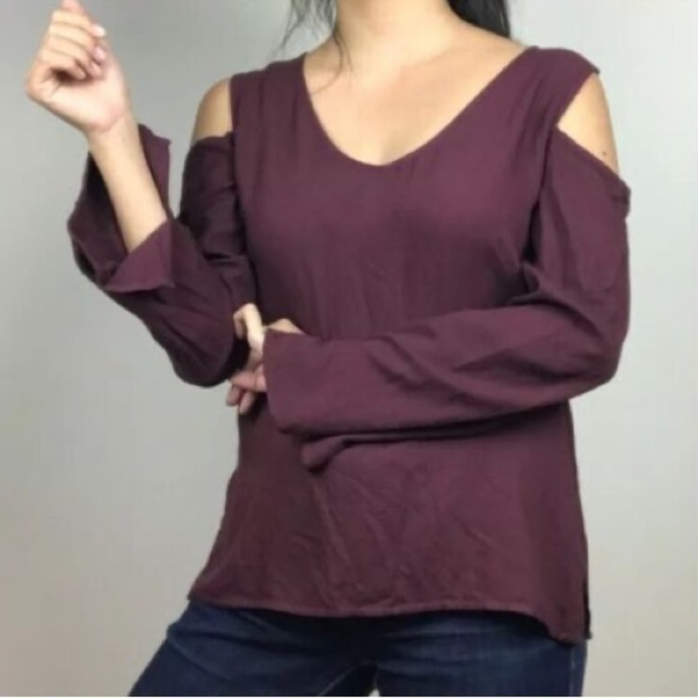 Anthropologie Cloth & Stone Cold Shoulder Top